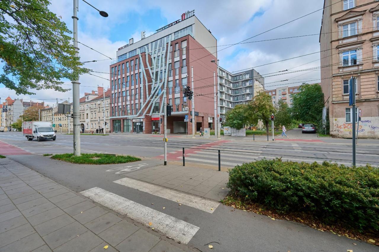 Spacious Close To Centre By Renters Апартаменти