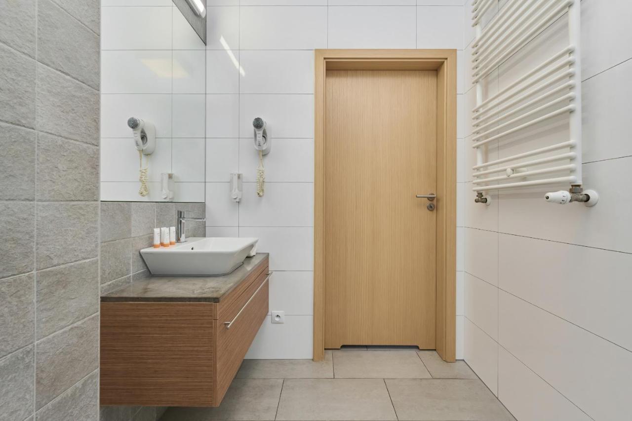 Spacious Close To Centre By Renters Вроцлав